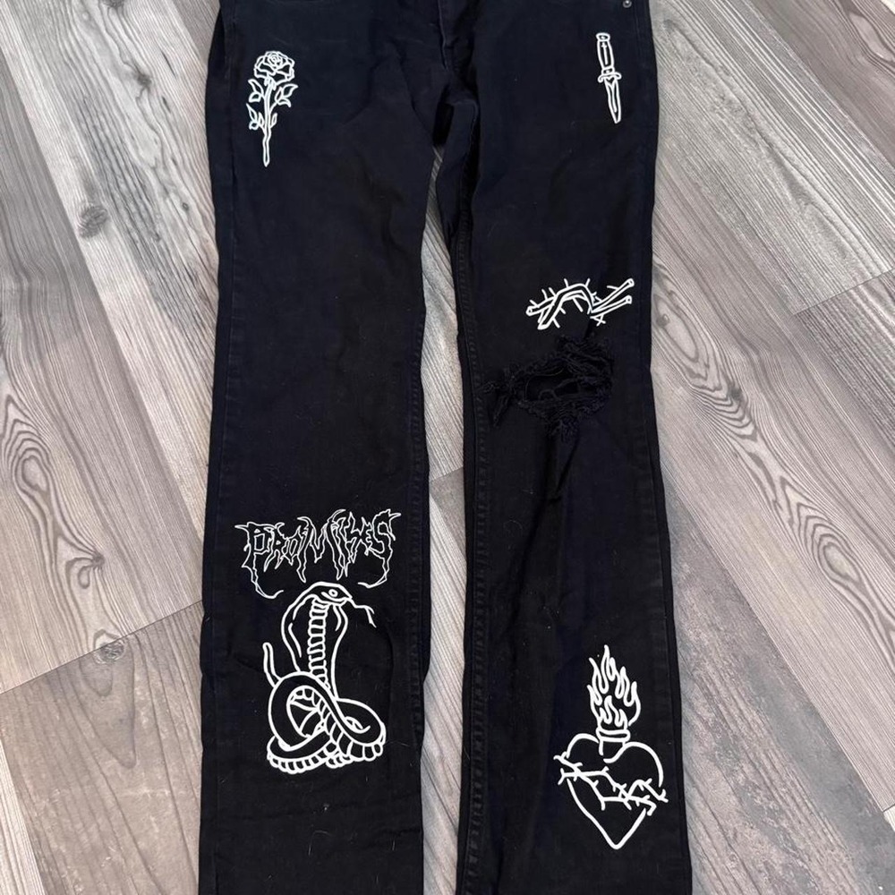 Broken Promises black graphic jeans men's size 36